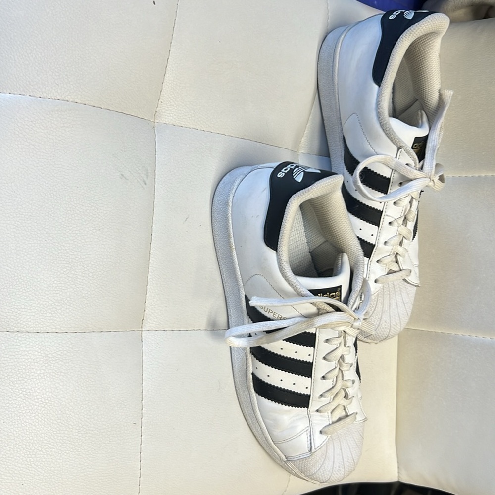 Adidas Originals Superstar white sneakers Size 71/2 Fair condition - Picture 3 of 5
